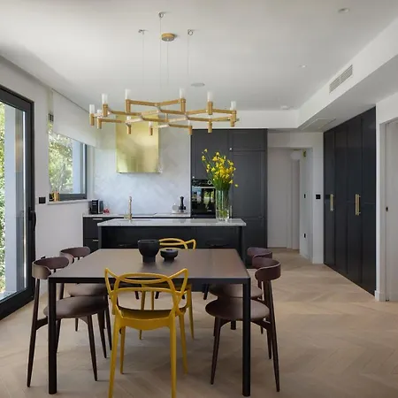 By Splendida Palace Apartman