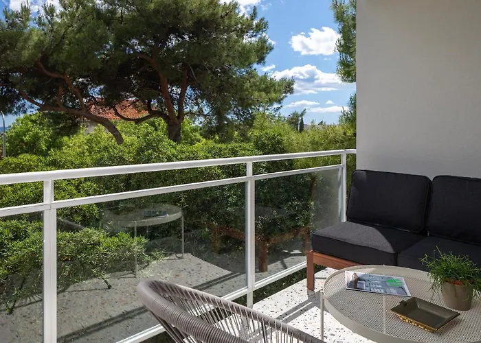 By Splendida Palace *