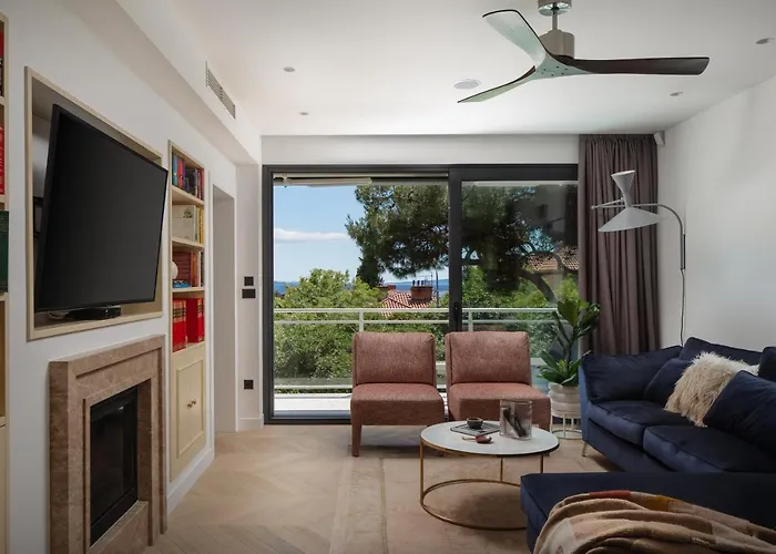 By Splendida Palace *