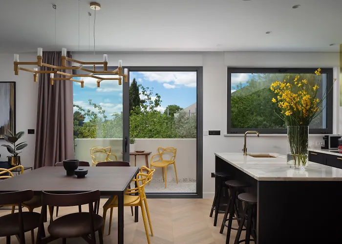 By Splendida Palace *