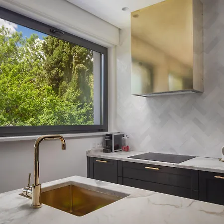 By Splendida Palace *